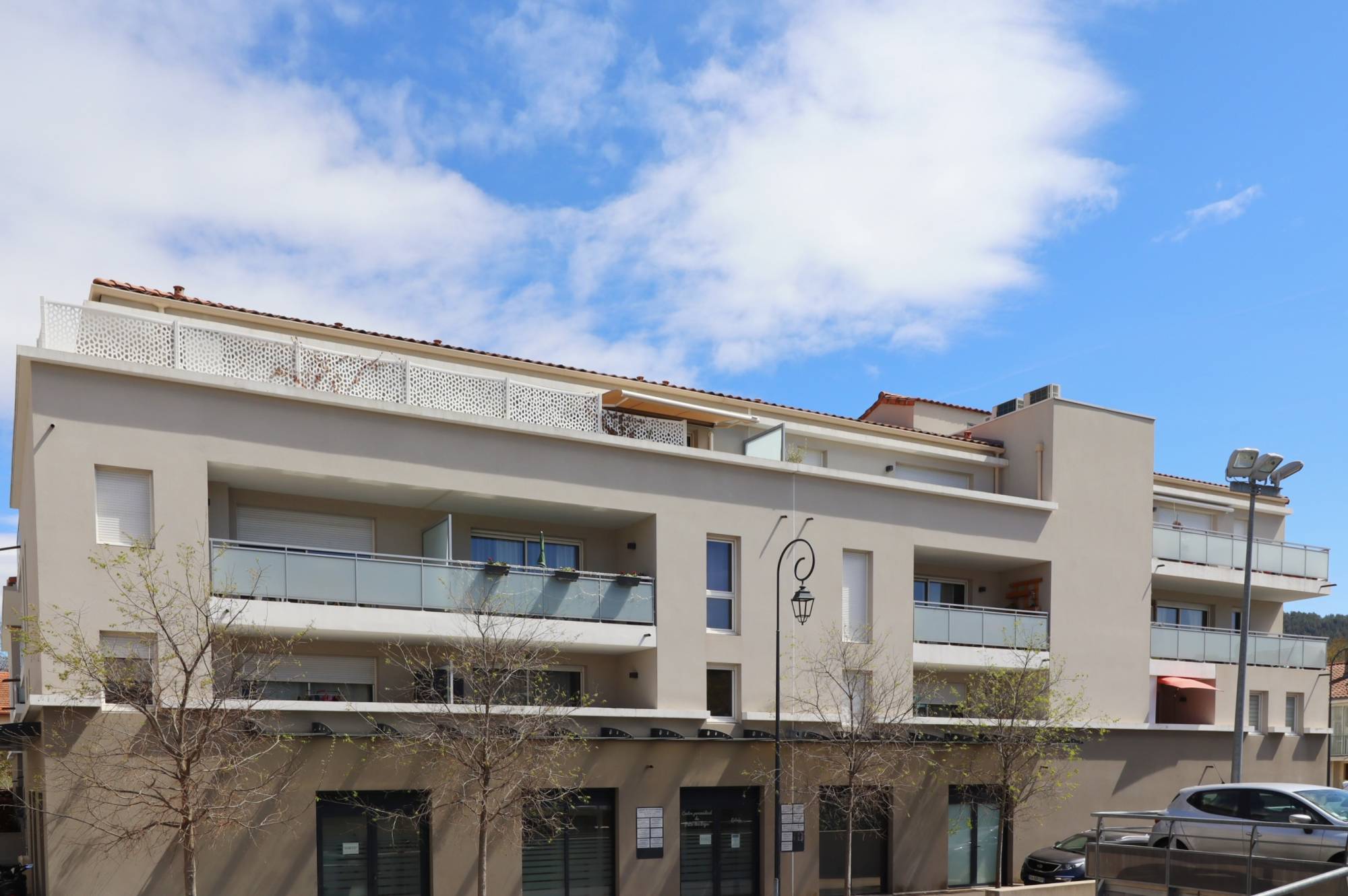 A la vente appartement 3 pièces avec terrasse vue dégagée et garage double 13390 Auriol