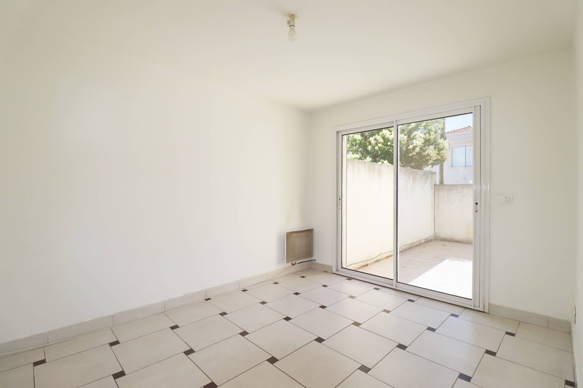 chambre avec terrasse A vendre maison de type 5  avec jardin et piscine entre Saint Julien et Beaumont 13012 Marseille