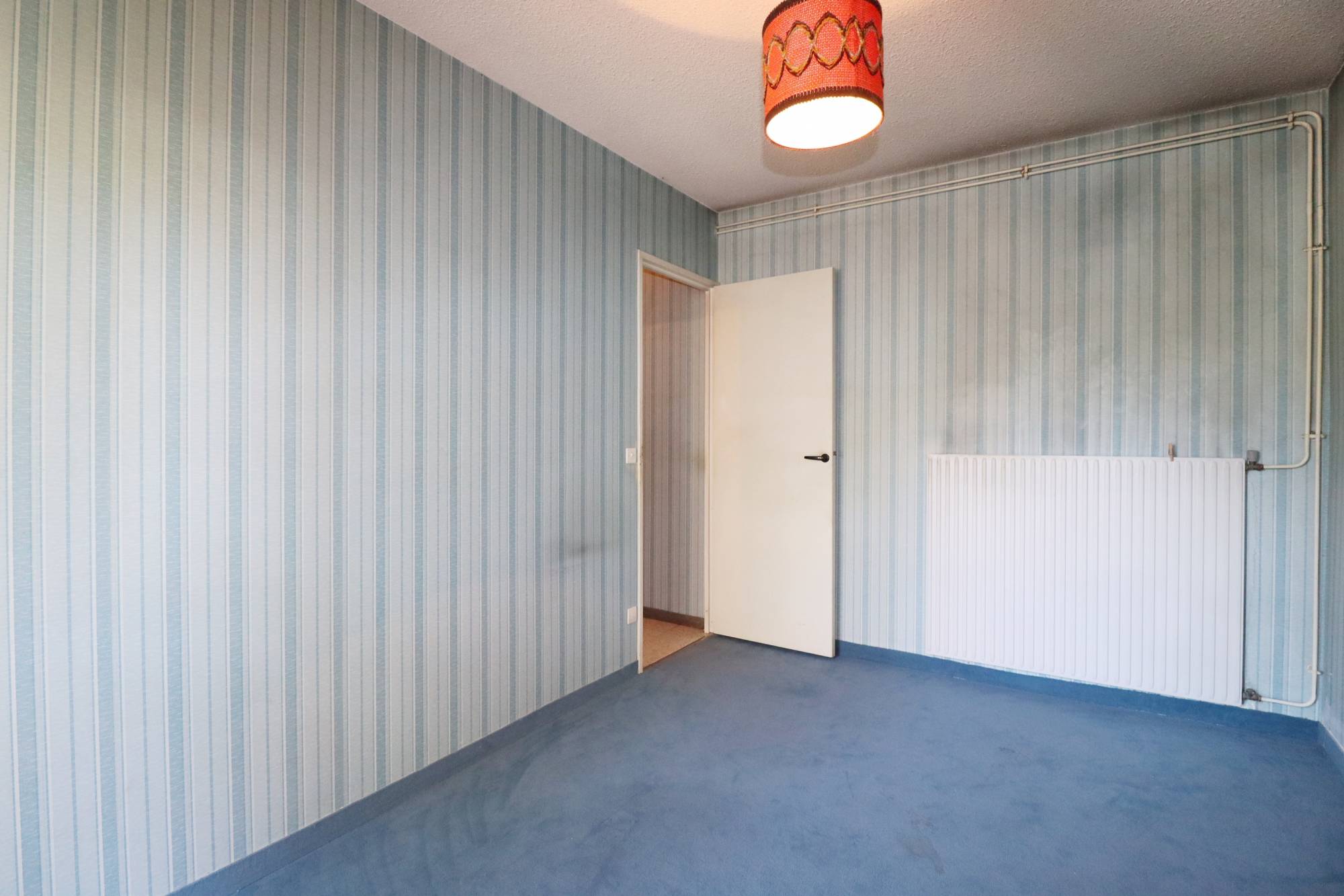 A vendre  appartement 2 pièces à rénover entièrement entre la Pomme et les Caillols 13011 Marseille