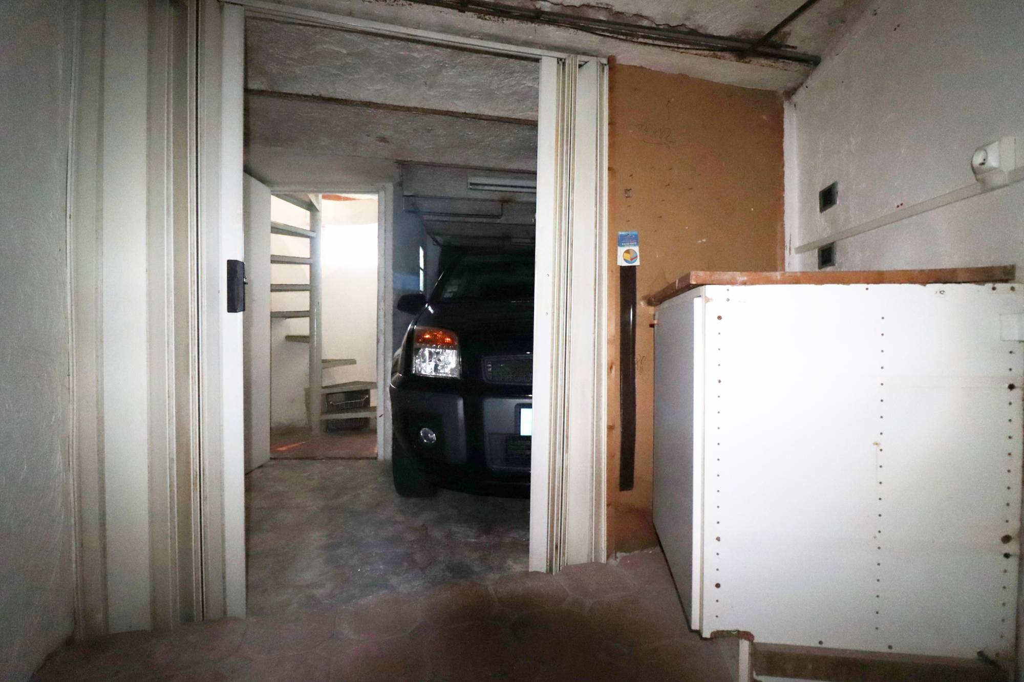 Spécialiste de la location transaction sur Marseille, avec plus de 20 années d'expérience, l'agence immobilière Provencia est heureuse de vous faire découvrir un bien rare à la vente avec beaucoup de potentiel.