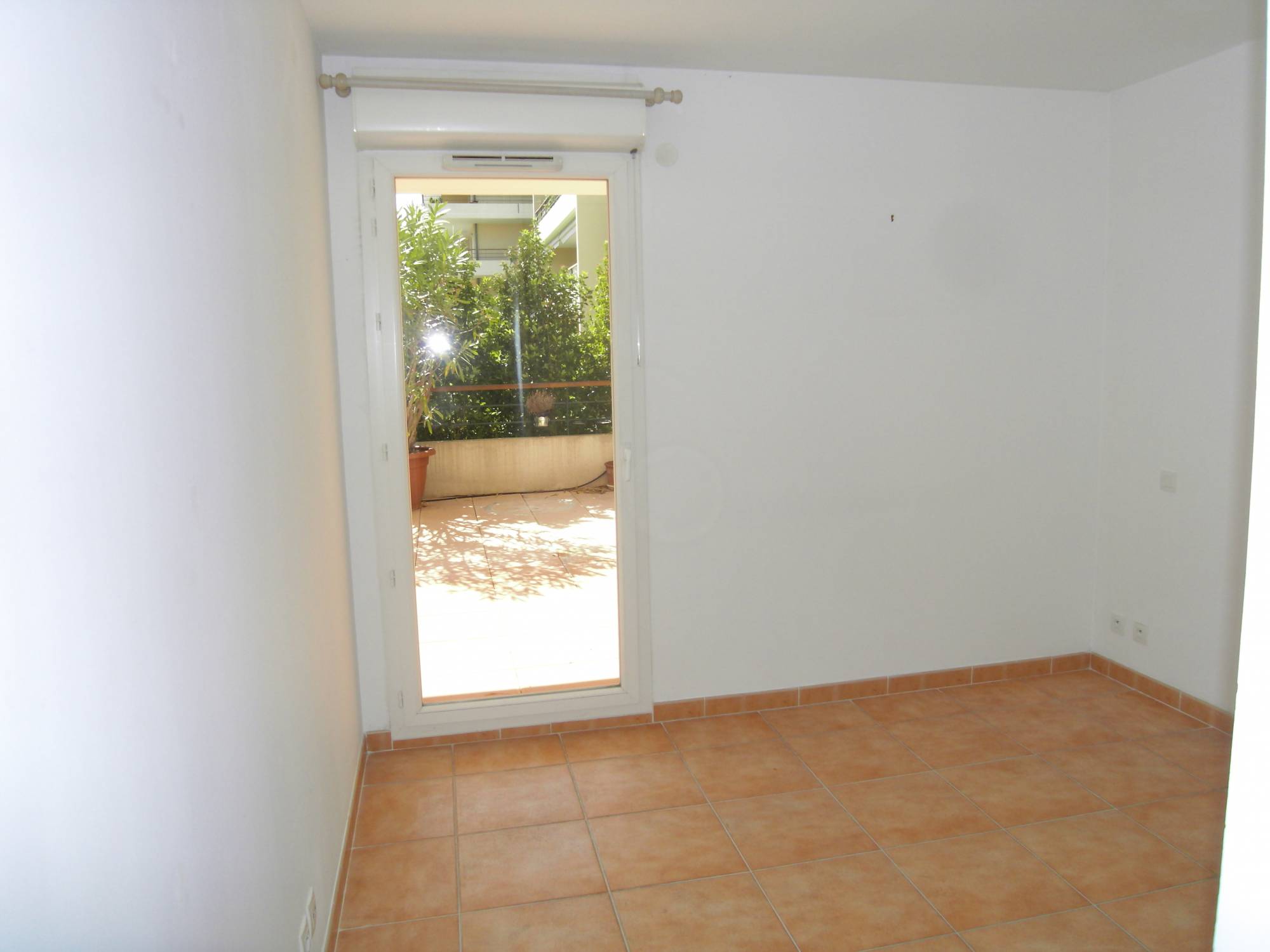 terrasse A vendre logement occupé dans résidence de standing 3 pièces de 66 m2 avec terrasse de 73 m3 Bois Luzy 13012 Marseille
