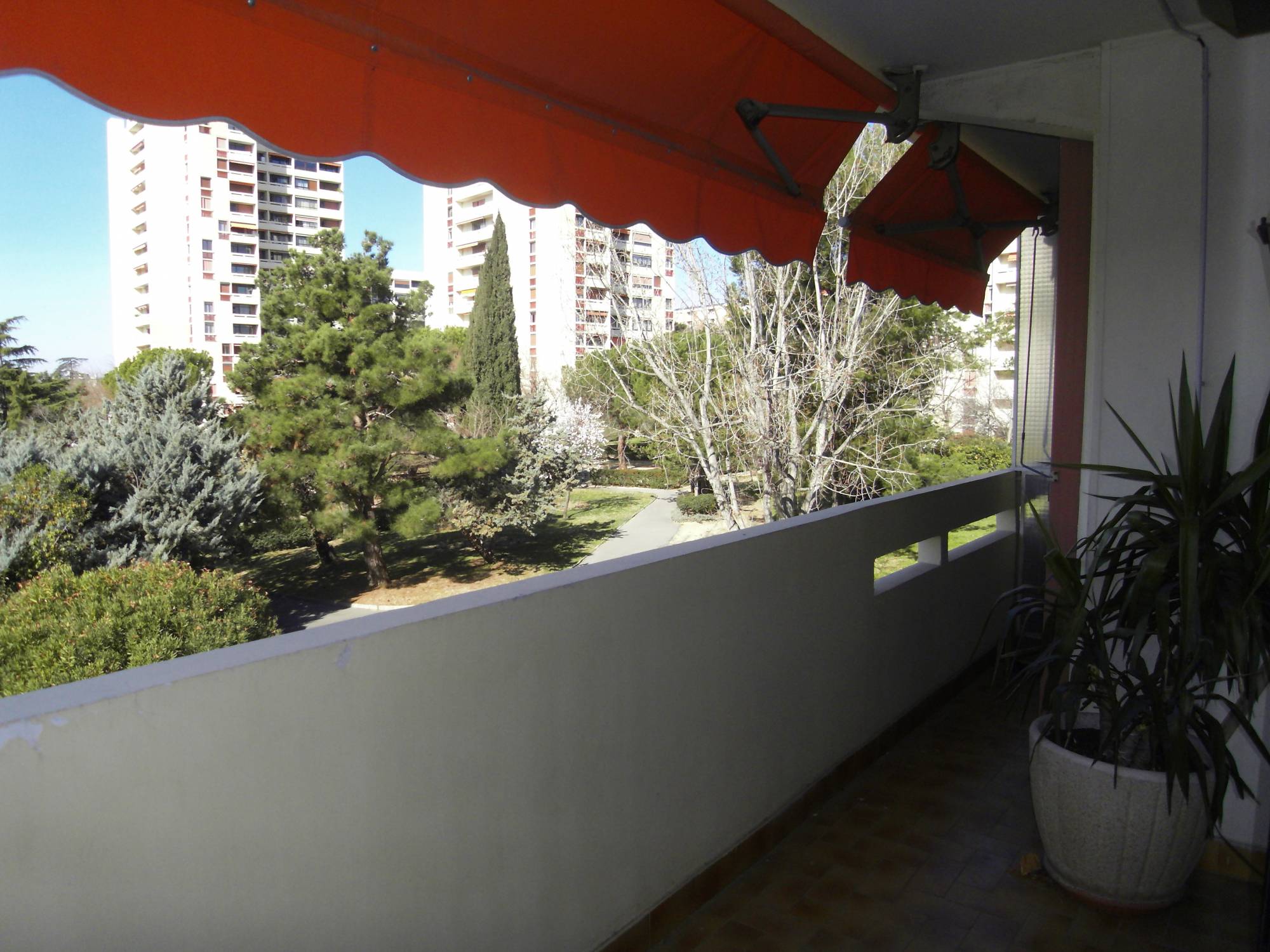 A vendre appartement t4 à Marseille Saint Barnabé 13012, balcon et cave