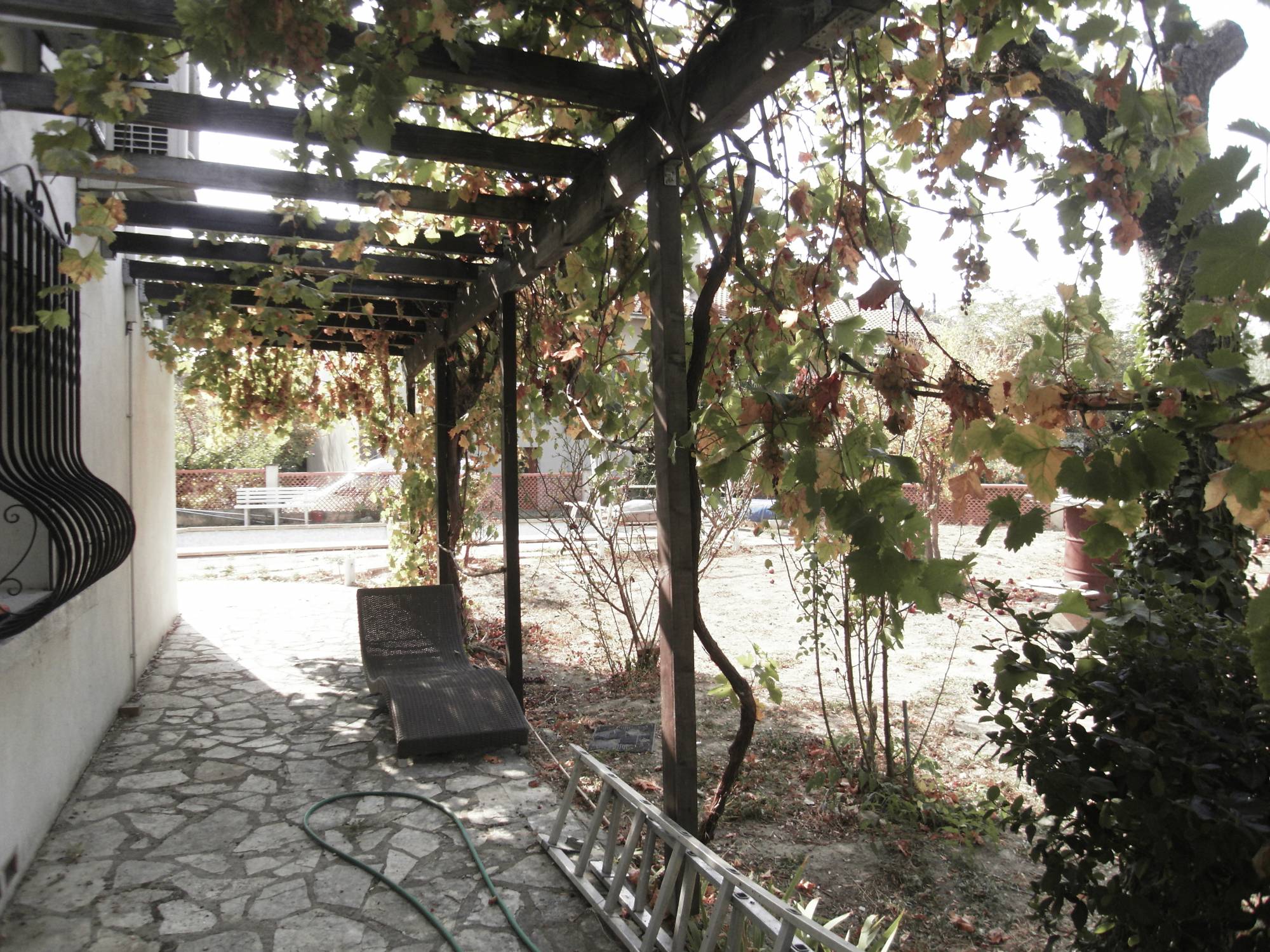A vendre Secteur résidentiel de la Rose T3 situé en rez de chaussée d'une villa avec piscine et jardin privatif