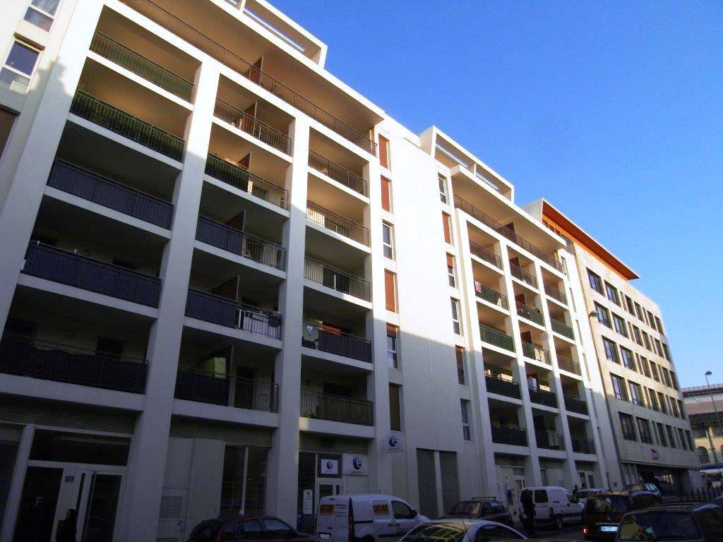 Spécial investissement locatif - A vendre appartement 3 pièces de 64 m² avec terrasse et place de parking privative Secteur Saint Charles 13003 Marseille