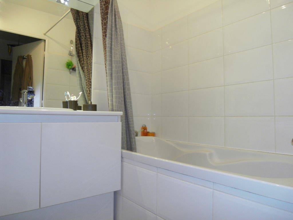 Spécial investissement locatif - A vendre appartement 3 pièces de 64 m² avec terrasse et place de parking privative Secteur Saint Charles 13003 Marseille