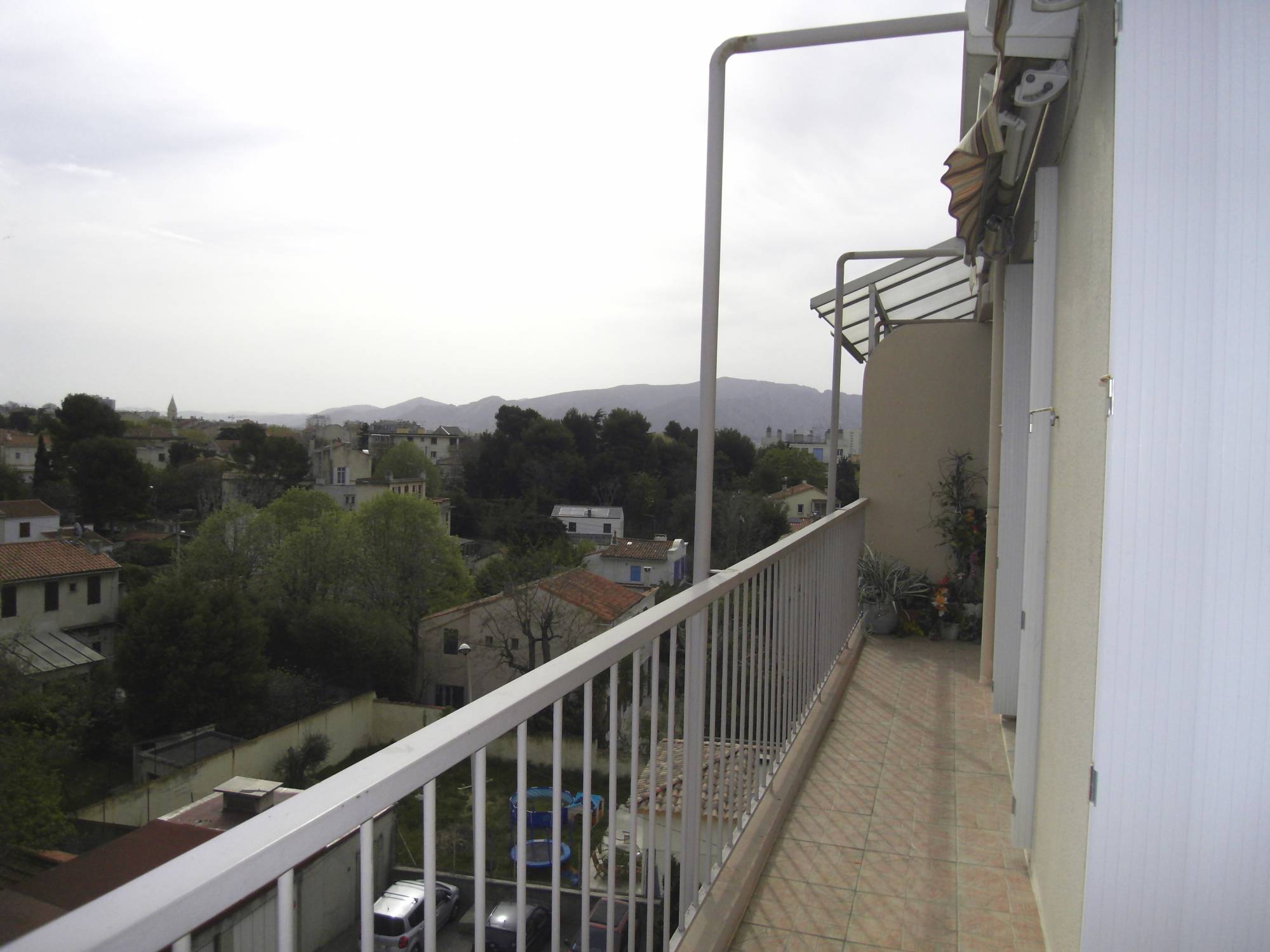 Appartement à vendre avec une vue dégagée sur le secteur du 13004 quartier Chartreux à Marseille