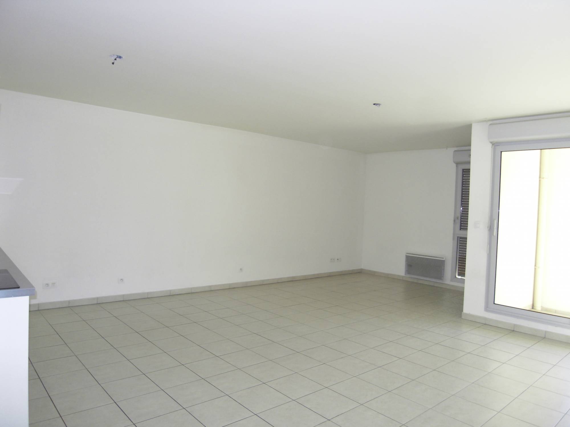 Pour un investissement locatif à vendre appartement 3 pièces de 64 m² avec terrasse et place de parking privative Secteur Saint Charles 13003 Marseille