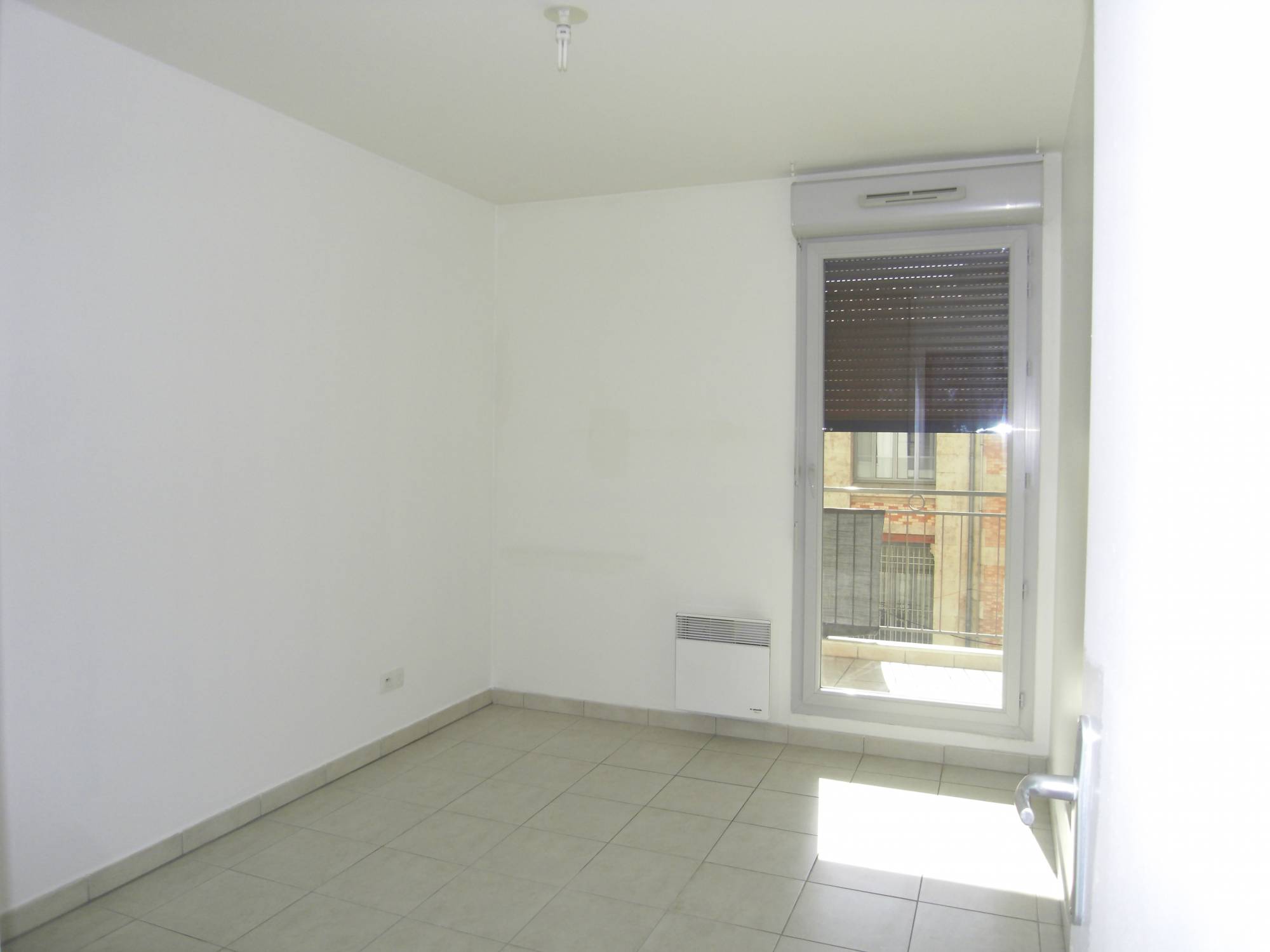 Spécial investissement locatif - A vendre appartement 3 pièces de 64 m² avec terrasse et place de parking privative Secteur Saint Charles 13003 Marseille