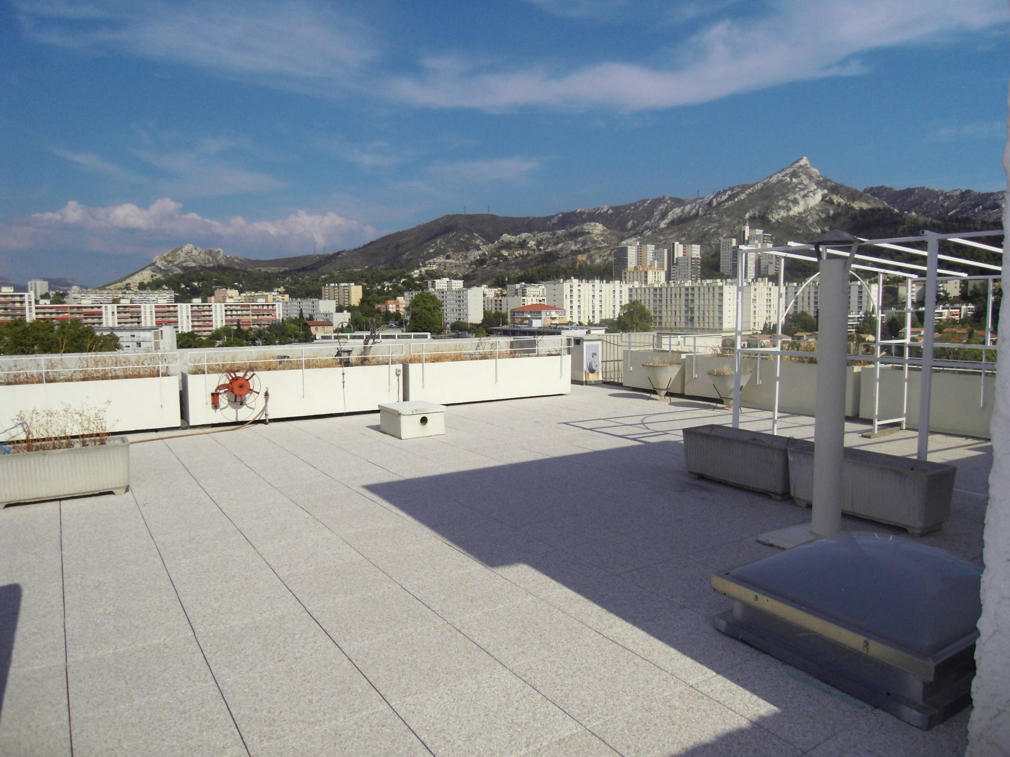 A vendre 13010 Saint Tronc  Appartement 4 chambres avec toit terrasse privatif