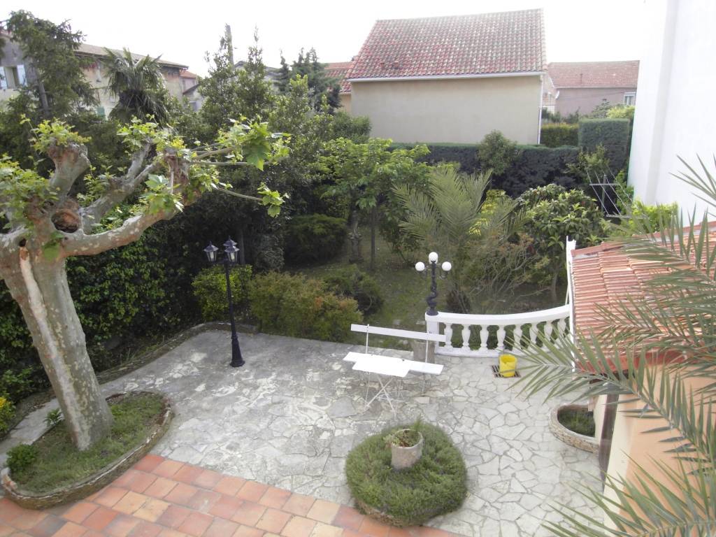 A vendre maison 105 m2 en R+1 de 4 pièces (3 chambres) sur parcelle de 359 m2 avec terrasse Bois Luzy / Saint Baranabé 13012 Marseille