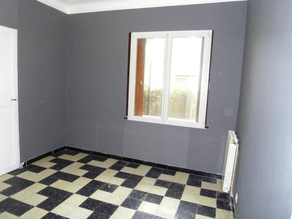 A vendre  Saint Antoine 13015 Marseille Appartement t3  de 46 m² en rdc d'une maison de ville