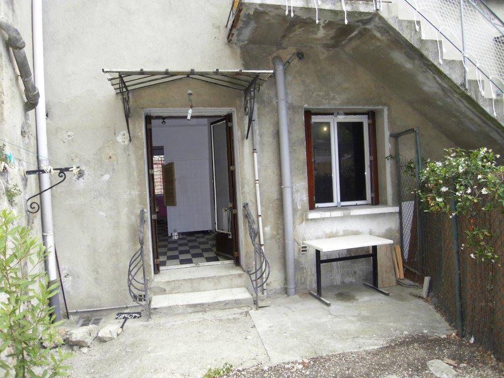 A vendre  Saint Antoine 13015 Marseille Appartement t3  de 46 m² en rdc d'une maison de ville