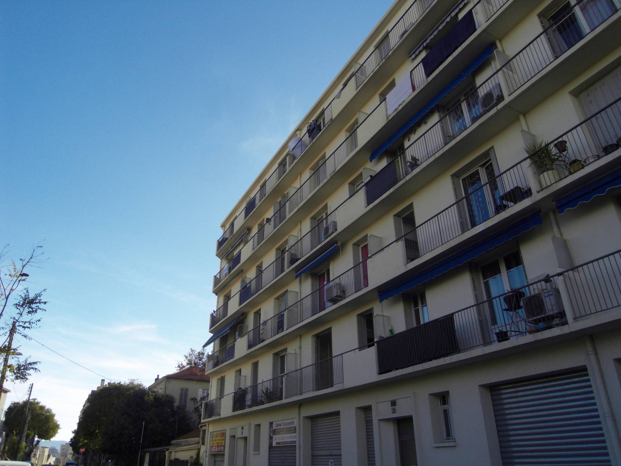 A vendre Appartement 3 pièces avec balcon et cave sur le secteur de Saint Gabriel 13014 Marseille