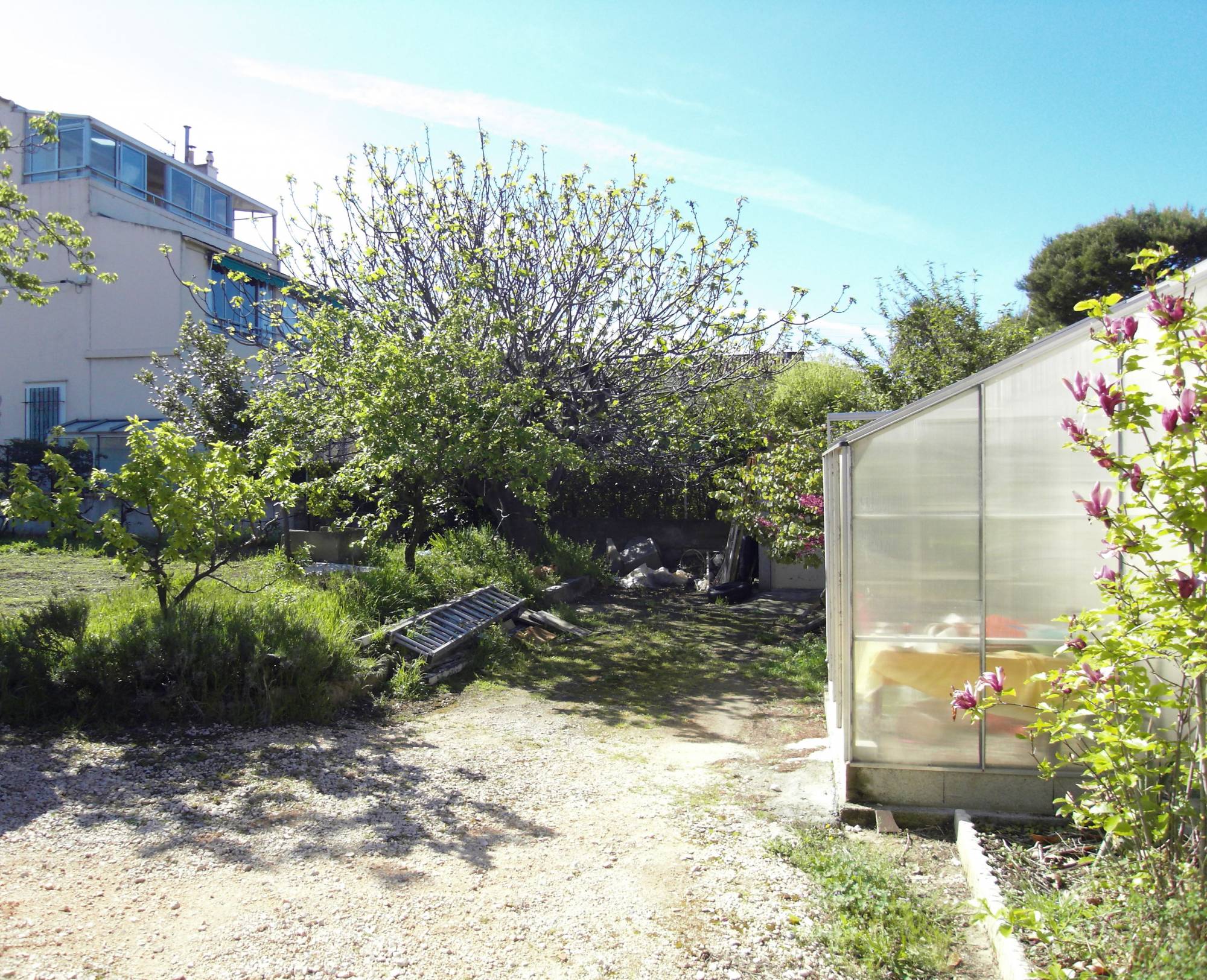 Rare à la vente un terrain à marseille 12e plat et plein sud