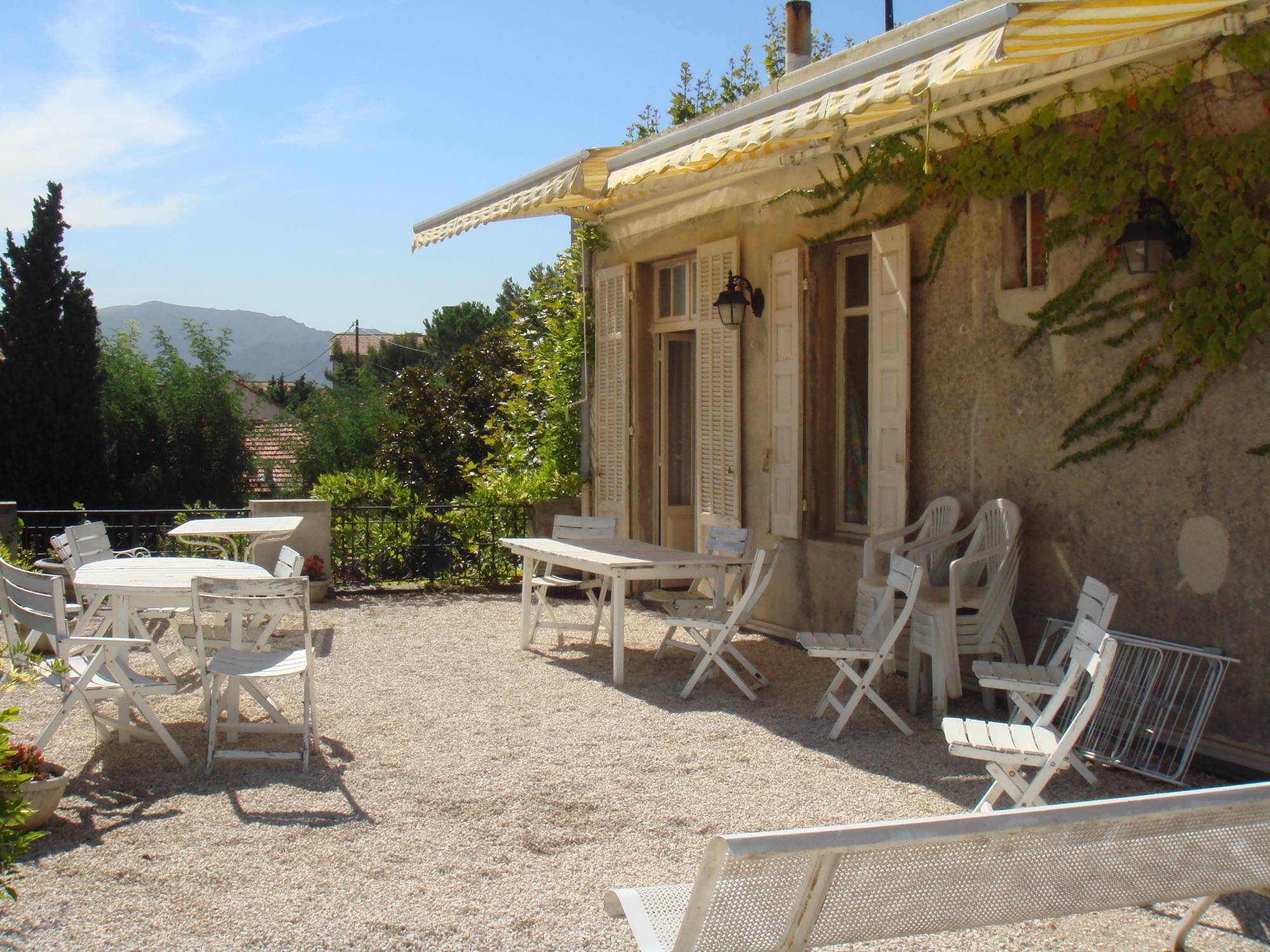 Comment trouver à la vente un appartement concept villa sur le toit à Marseille 13008 ?