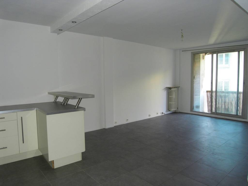 A la vente appartement 3 pièces à Marseille 13005 la Conception/rue Saint Pierre