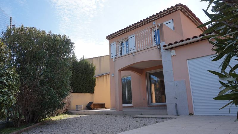 Sur la secteur de plan de cuques maison à la vente  80.81 m² + annexes de 74 m²
