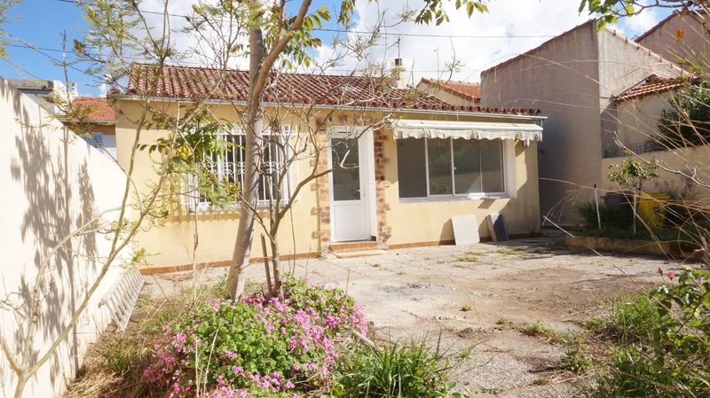 L'agence immobilière Provencia vous propose à la vente une maison de ville dans le secteur recherché et privilégié de Bois Luzy - Saint Barnabé.