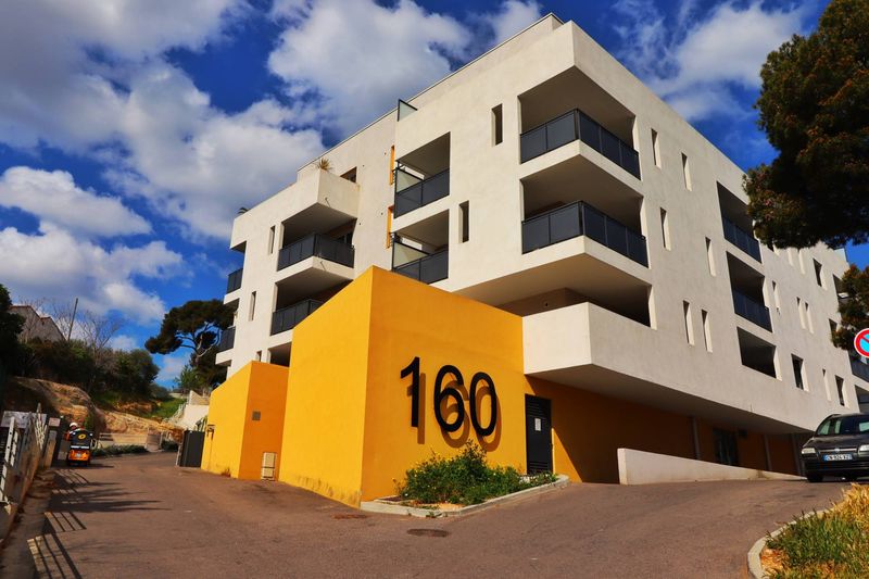 A vendre appartement 3 pièces de 54 m² avec terrasse et place de parking proche Bois Lemaitre 13012 Marseille
