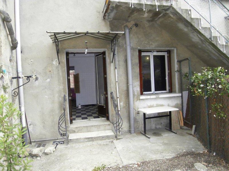 A vendre  Saint Antoine 13015 Marseille Appartement t3  de 46 m² en rdc d'une maison de ville