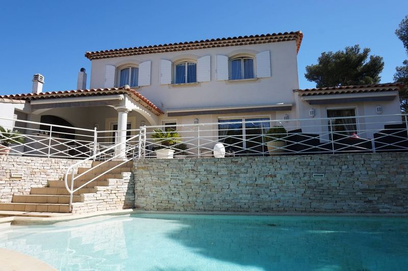 Villa de standing à vendre à la Panouse Marseille 9e, 250 m² habitables