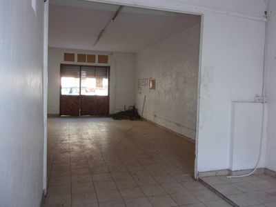 A vendre Local professionnel 70m² avec cour et dépendance Belle de mai 13003 Marseille