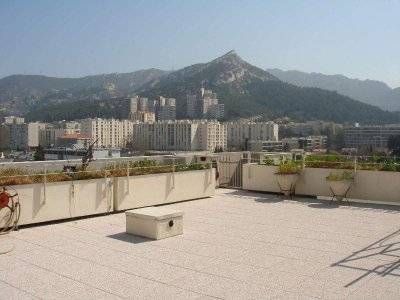 A vendre 13010 Saint Tronc  Appartement 4 chambres avec toit terrasse privatif