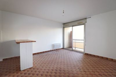 A vendre Spécial investissement locatif - Appartement 1 pièces de 29 m2 avec balcon en plein coeur du Centre ville de Marseille Quartier Saint Lazare 13003 Marseille