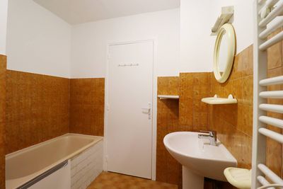 SALLE DE BAINS A vendre Appartement 1 pièces de 29 m2 avec balcon en plein coeur du Centre ville de Marseille 13003 Marseille
