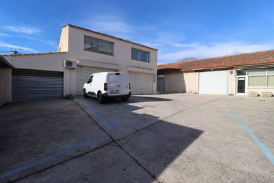 A vendre locaux commerciaux / professionnels Centre Saint Barnabé 13012 Marseille