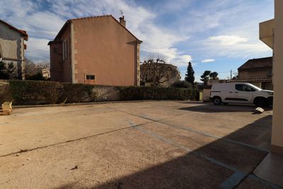 A vendre locaux commerciaux / professionnels Centre Saint Barnabé 13012 Marseille