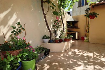 A vendre maison de village de 91 m² avec terrasse de 20 m² situé en plein coeur du village de Saint Barnabé 13012 Marseille