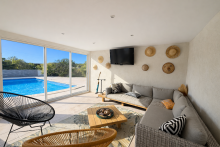 À VENDRE – Maison familiale 3 chambres piscine et annexes extérieures sur 2 000 m² de terrain  Marseille 1301​4