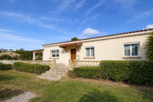 À VENDRE – Maison familiale 3 chambres piscine et annexes extérieures sur 2 000 m² de terrain  Marseille 1301​4