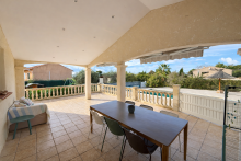 À VENDRE – Maison familiale 3 chambres piscine et annexes extérieures sur 2 000 m² de terrain  Marseille 1301​4