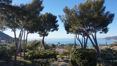 MAGNIFIQUE VUE A 180 ° EXPOSE SUD / SUD OUEST PARKINGS PRIVATIFS TENNIS PISCINE BIEN D EXCEPTION