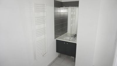A vendre logement occupé pour investissement locatif appartement 3 pièces avec terrasse et place de parking privative Saint Loup 13010 Marseille