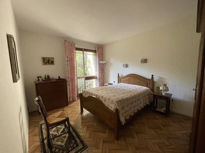 A vendre sur magnifique parc arboré de 7 600 m², villa d'architecte des années 80 de 172 m² avec garage, piscine niché au cœur du 12ème arrondissement de Marseille proche du village des Trois Lucs 13012 Marseille