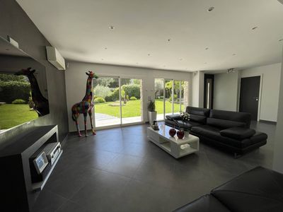 séjour A vendre villa de 200 m² avec 6 pièces (4 chambres+1bureau) sur parcelle de 700 m² avec terrasses et piscine Saint Julien 13012 Marseille