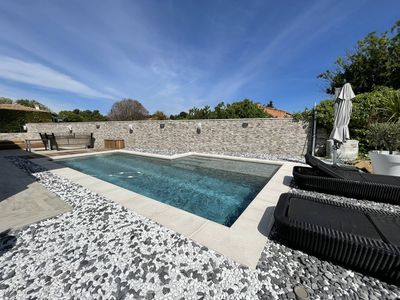 extérieur avec piscine A vendre villa de 200 m² avec 6 pièces (4 chambres+1bureau) sur parcelle de 700 m² avec terrasses et piscine Saint Julien 13012 Marseille