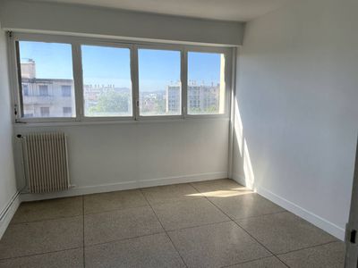 A vendre appartement 3 pièces de 59 m² avec balcon, loggia, cave et place de parking privative Saint Pierre / Blancarde 13005 Marseille