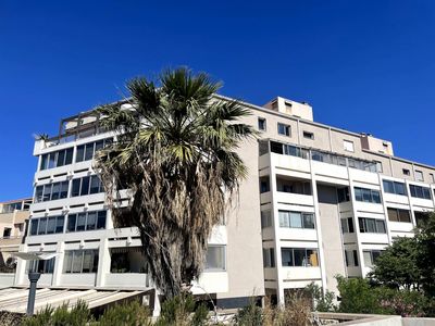 résidence standing A vendre grand 2 pièces 50 m² en rez de chaussée avec terrasse de 33 m² et place de parking privative Prado-Plage 13008 Marseille
