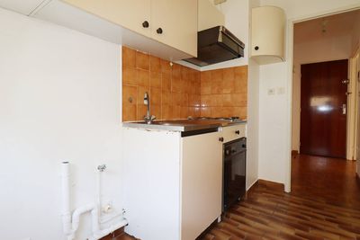cuisine A vendre appartement 2 pièces de 43 m² avec balcon et cave situé entre Castellane et Préfecture 13006 Marseille
