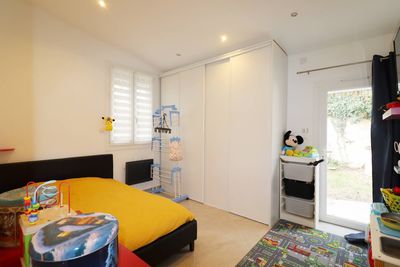 A vendre villa de plain pied avec 3 chambres, terrasse, garage et piscine 13240 Septèmes les vallons
