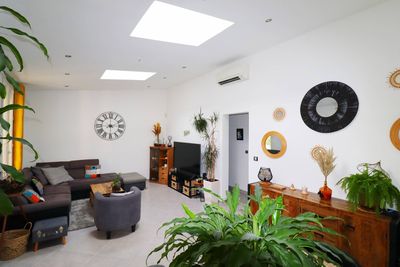 A vendre villa de plain pied avec 3 chambres, terrasse, garage et piscine 13240 Septèmes les vallons
