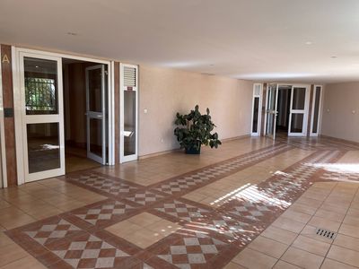 A vendre appartement 2 pièces de 50 m² avec terrasse, place de parking privative et cave, magnifique vue mer  06240 Beausoleil