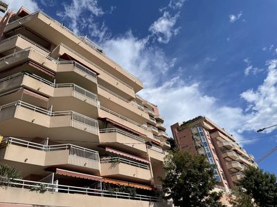 résidence de standing A vendre appartement 2 pièces de 50 m² avec terrasse, place de parking privative et cave, magnifique vue mer  06240 Beausoleil