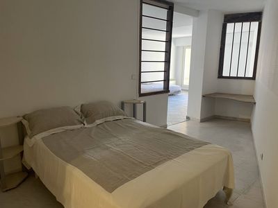 chambre A vendre appartement 2 pièces de 50 m² avec terrasse, place de parking privative et cave, magnifique vue mer  06240 Beausoleil