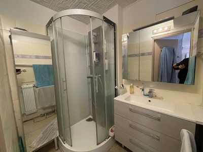 salle de douche A vendre appartement 4 pièces de 72 m² avec 3 chambres, place de parking privative et loggia Gare de la Blancarde / Saint Pierre 13005 Marseille