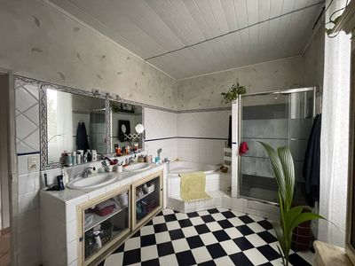 Rare à la vente, villa avec jardin, garages et piscine - Village de Bois Luzy 13012 Marseille